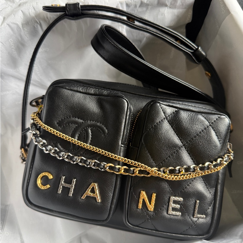 🖤CHANEL🖤23P Mix Finition Twin Pocket Crossbody Mixed Hardware Small Camera Bag